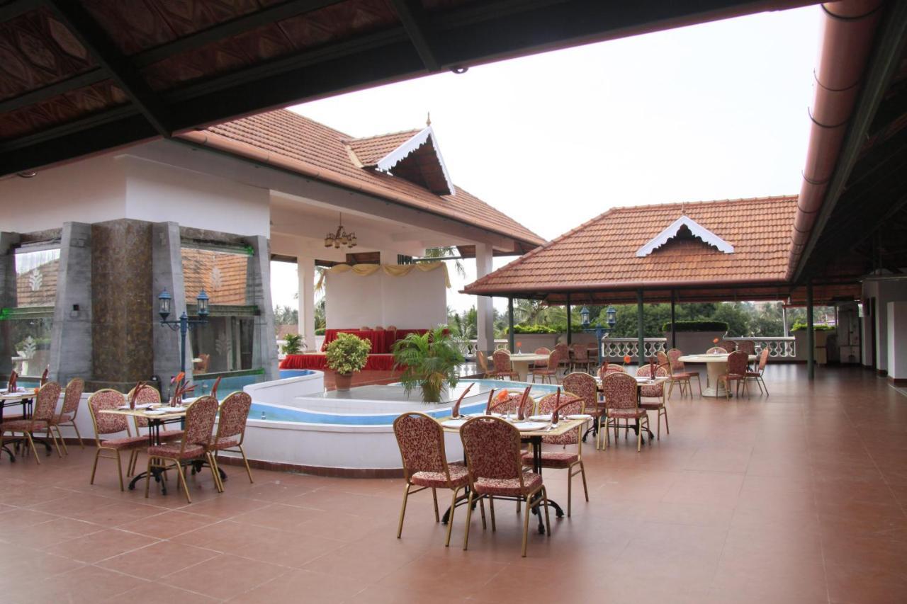 Hotel Rajadhani Thiruvananthapuram Ngoại thất bức ảnh